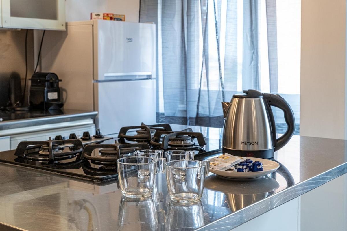 - 6 Posti Letto E 2 Bagni A 4 Fermate Dal Colosseo * Roma