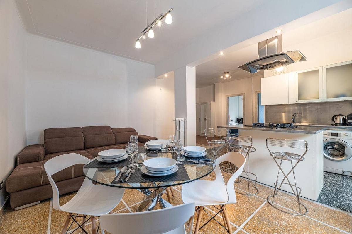 Apartamento - 6 Posti Letto E 2 Bagni A 4 Fermate Dal Colosseo Roma