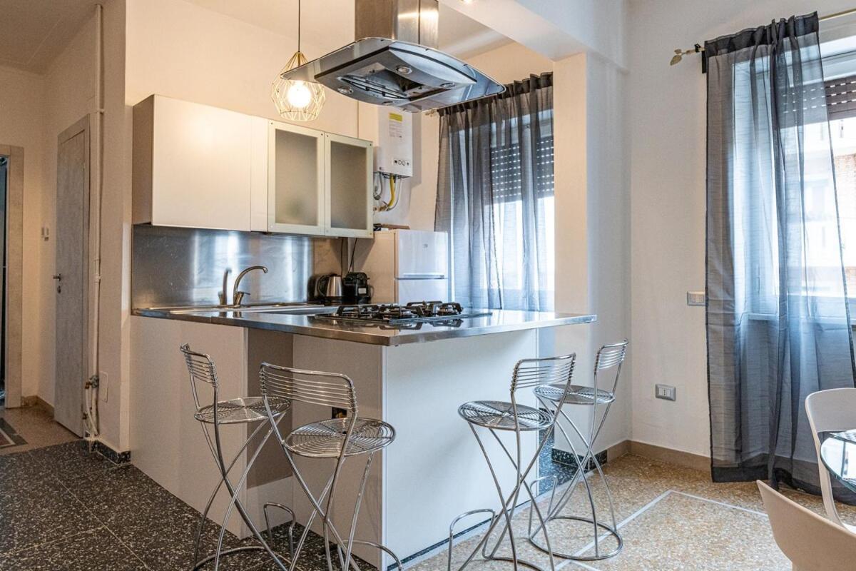 - 6 Posti Letto E 2 Bagni A 4 Fermate Dal Colosseo Roma