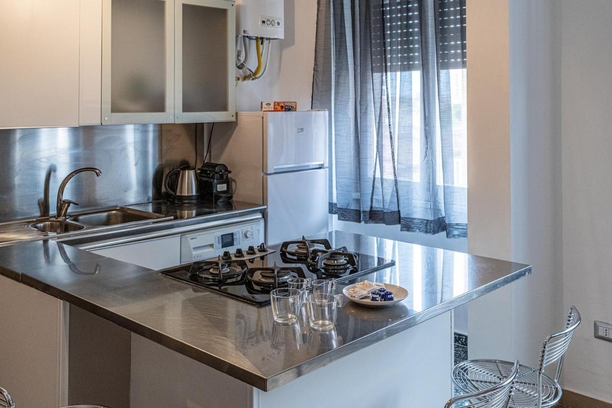 Apartamento - 6 Posti Letto E 2 Bagni A 4 Fermate Dal Colosseo Roma