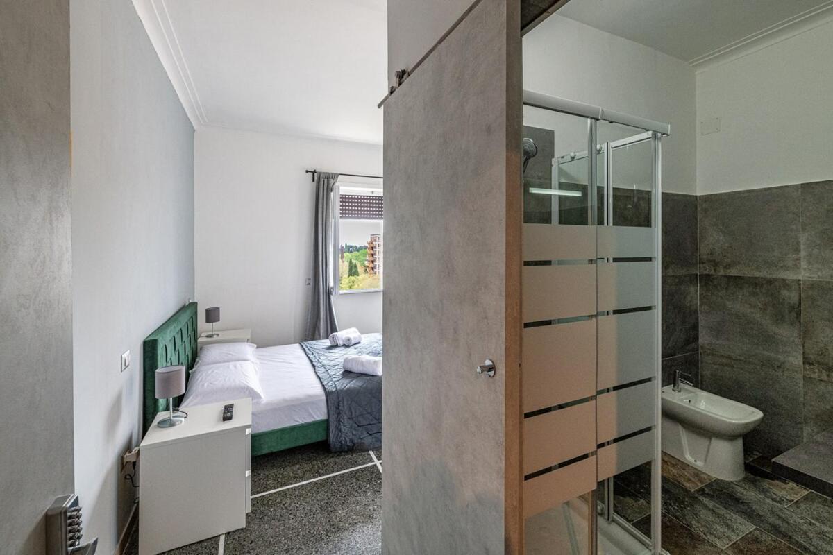 - 6 Posti Letto E 2 Bagni A 4 Fermate Dal Colosseo Apartamento